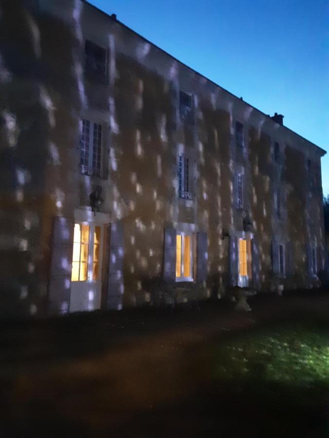 Chateau De La Touche Proche Poitiers Hotel Savigny-Levescault Exterior photo